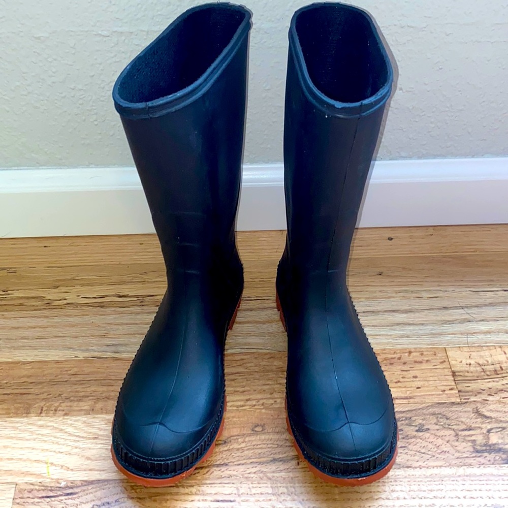 Boys size 3 rain boots